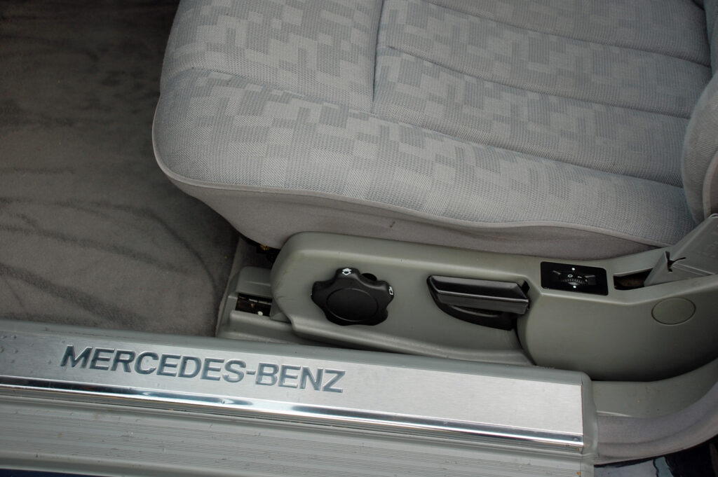 Mercedes Benz 300SE W140